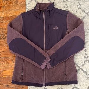 North Face women Denali size: SMALL still in awesome condition